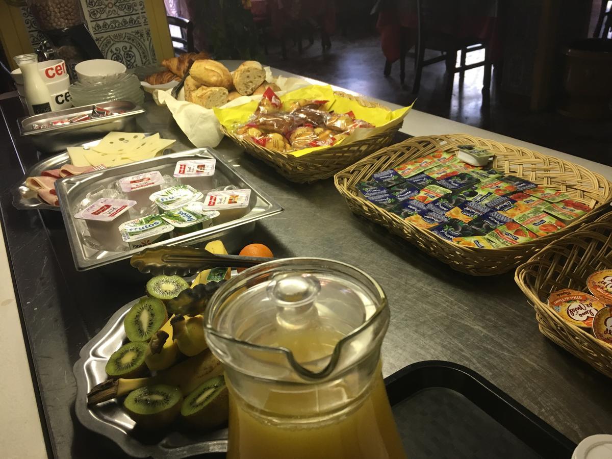 Hotel Restaurant La Garenne Tresserre Bagian luar foto