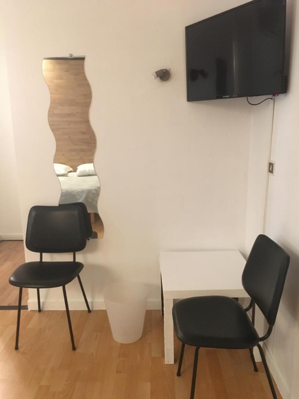 Hotel Restaurant La Garenne Tresserre Bagian luar foto
